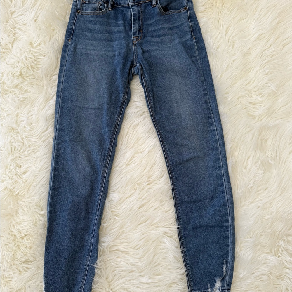 Hidden skinny blue jeans